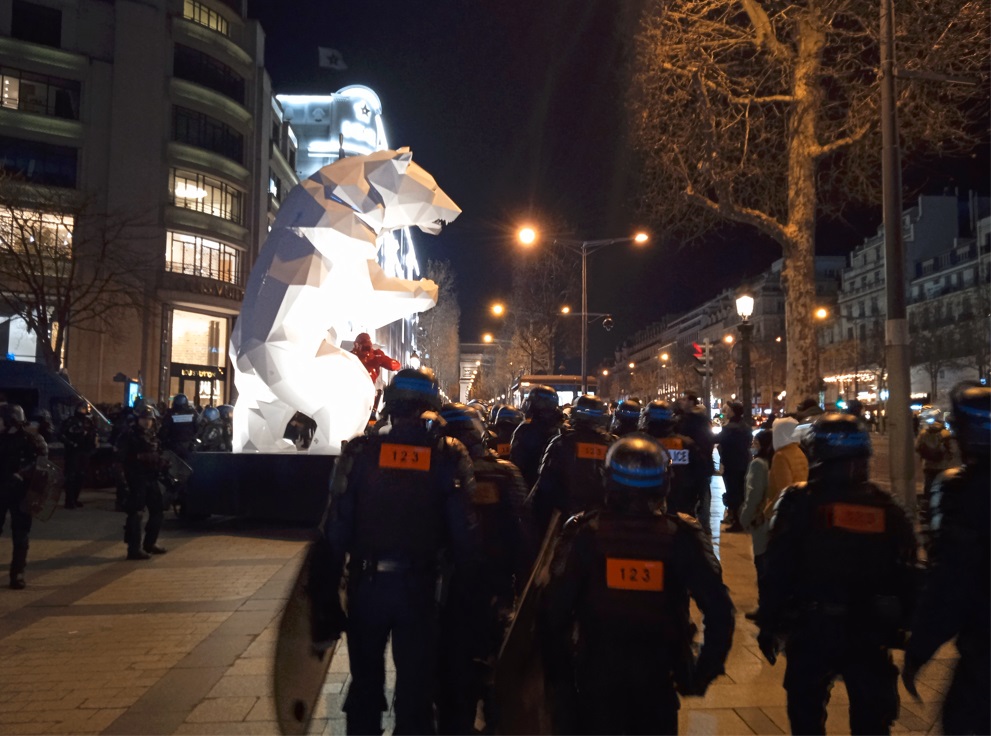 Manif du Convoi de la LIbert sur les Champs Elyses