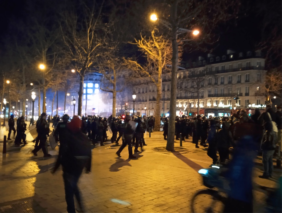 Manif du Convoi de la LIbert sur les Champs Elyses