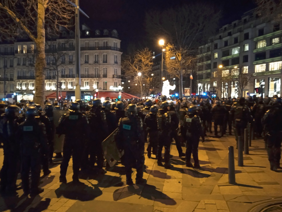 Manif du Convoi de la LIbert sur les Champs Elyses